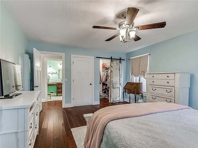 2104 Whiteoak Cir — Photo 27