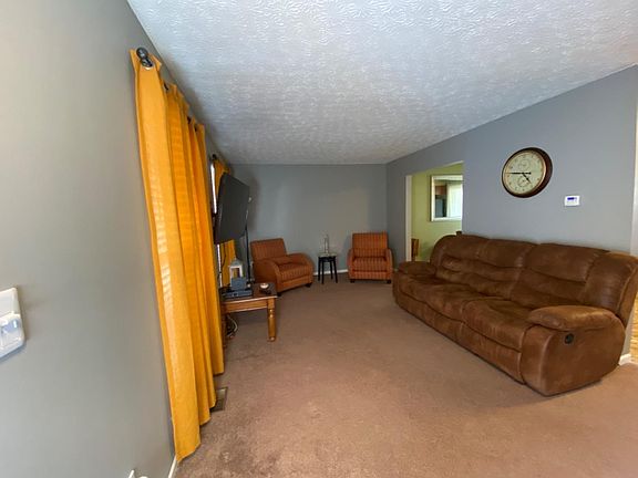 3rd image of 2490 E Highwood Dr