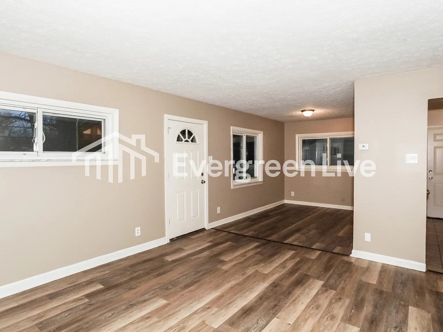 3 bed, 1.0 bath, 918 sqft, $1,445 — Photo 4