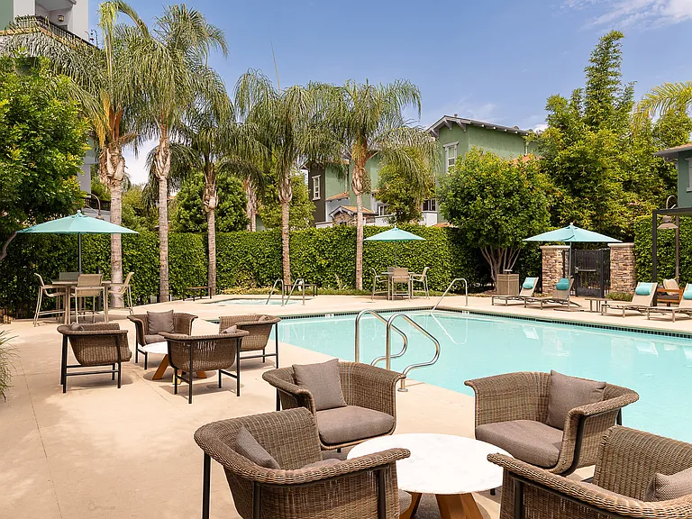 Atrio Burbank Apartments — Photo 14