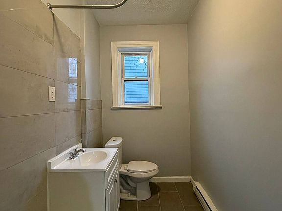 3rd image of 408 Leslie St #8F