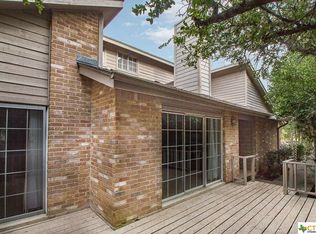 2 Oak Villa Rd, Canyon Lake, TX 78133