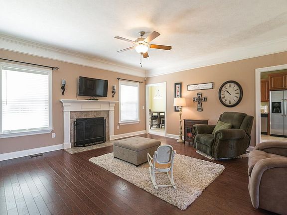 2nd image of 1409 Deerskin Ct
