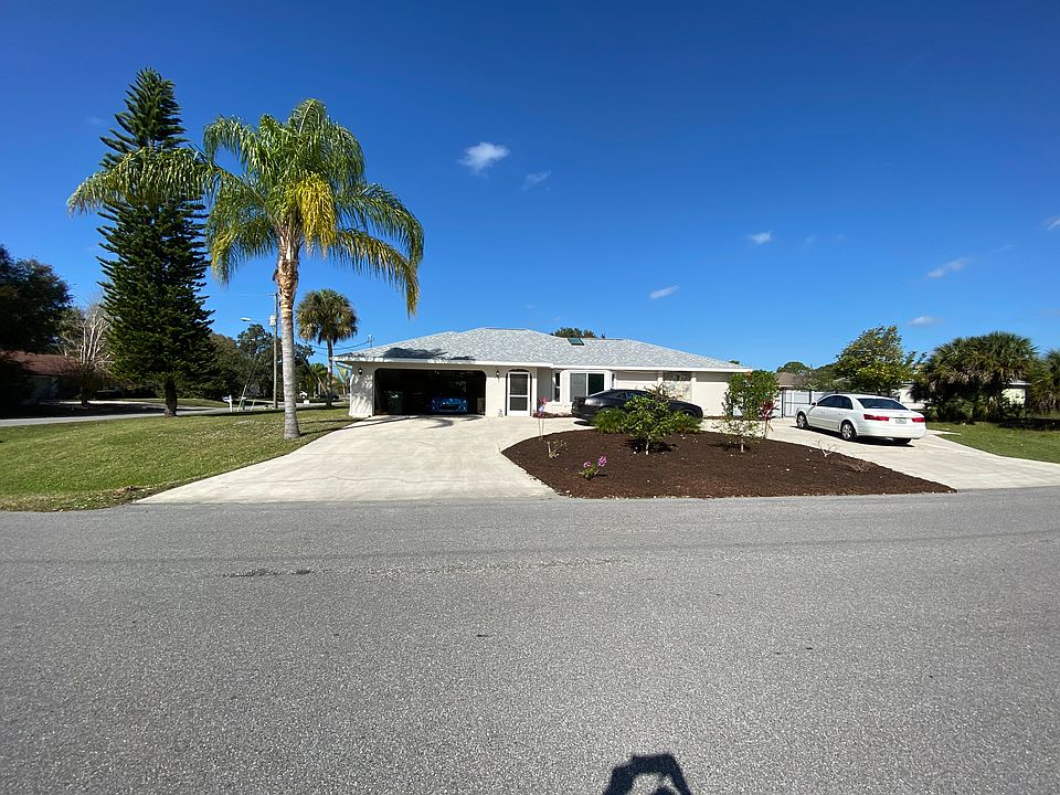1st image of 3689 Abbotsford St