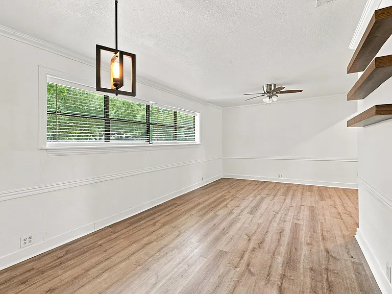 1411 W Shields Dr — Photo 12