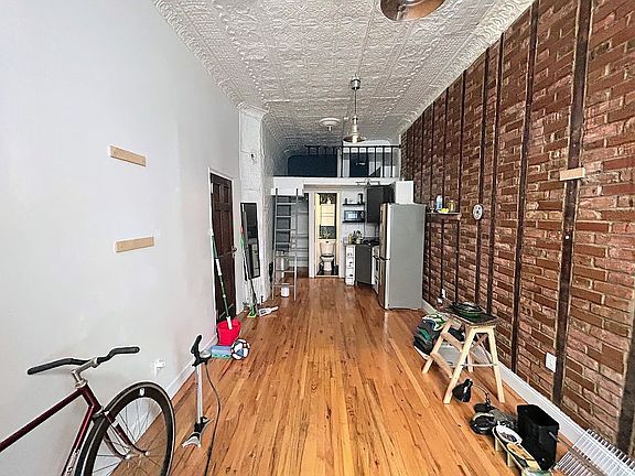 2nd image of 198 Nassau Ave APT 1