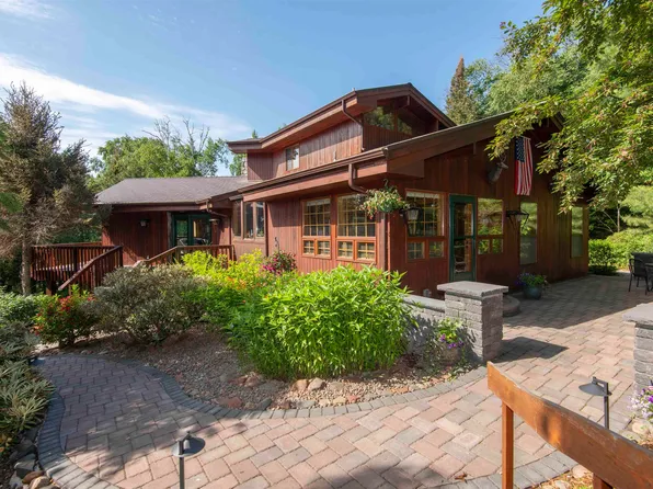 207 9th Ave W, Grand Marais, MN 55604