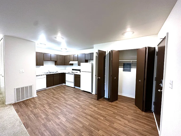 Grand Bend Club Apartments — Photo 31