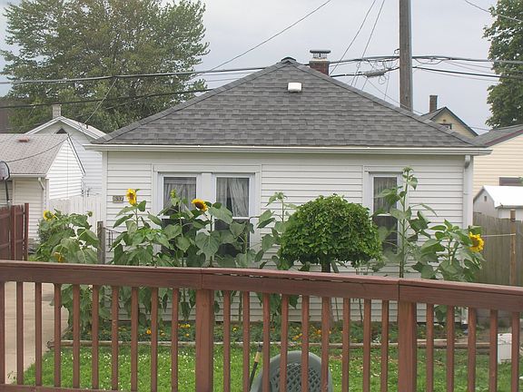 2nd image of 639 Elm St