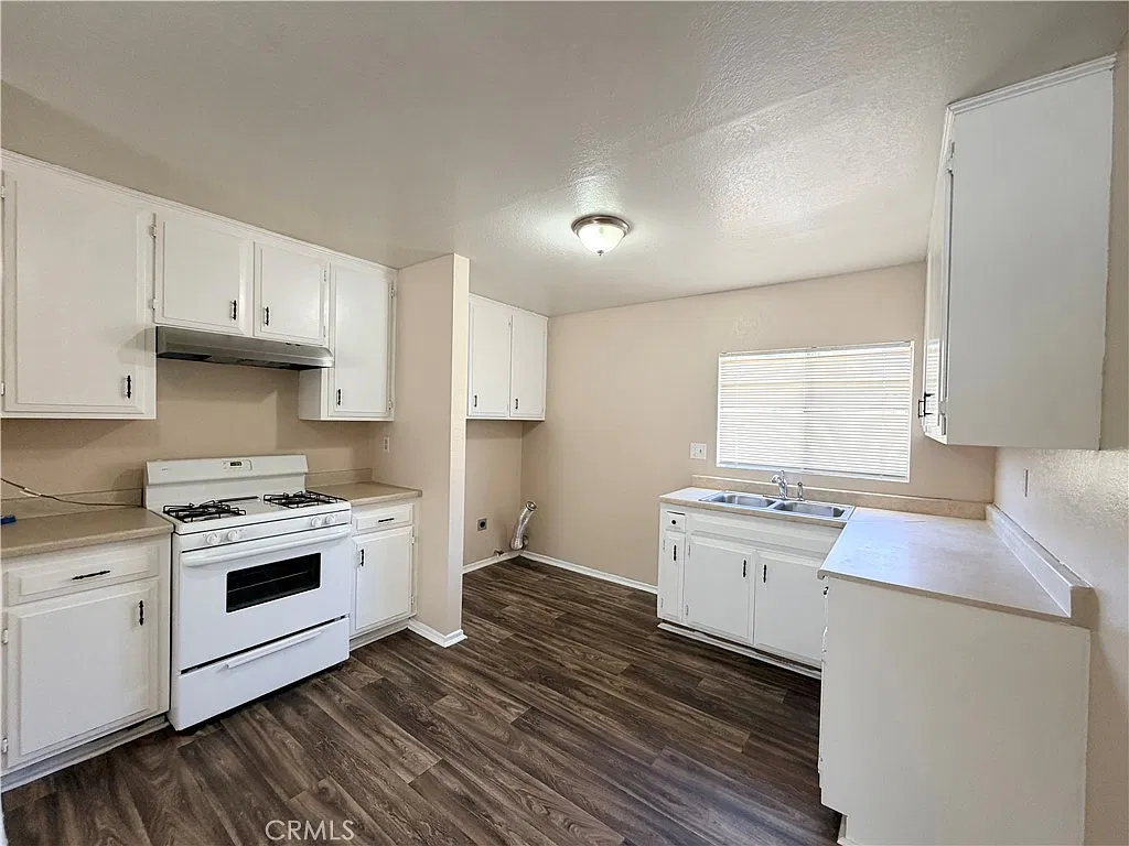 2 bed, 800 sqft, $2,100 — Photo 3