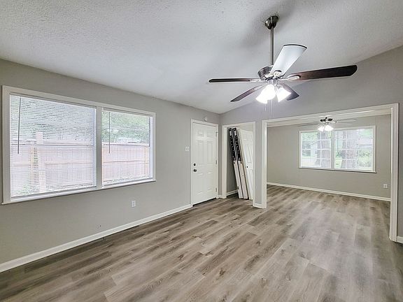 4th image of 405 Silver River Dr
