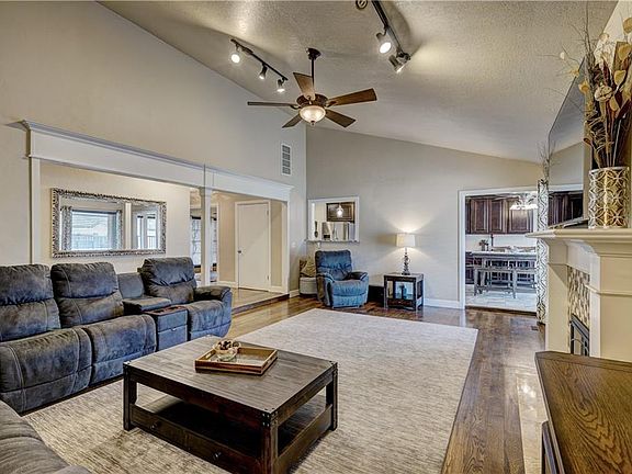 4th image of 2633 Lakeridge Cir