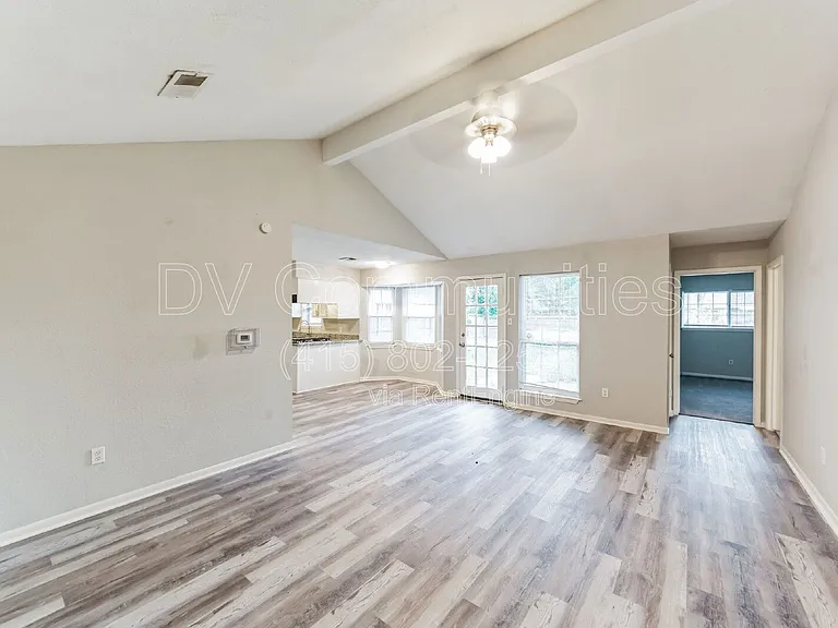 700 Meadowglen Dr — Photo 9