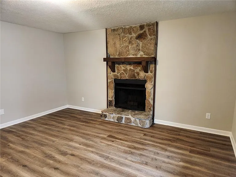 1285 S Lea Ct SE — Photo 5