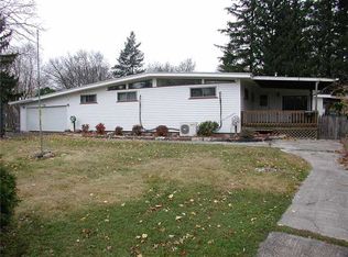 8 Rosalie Dr, Rochester, NY 14626