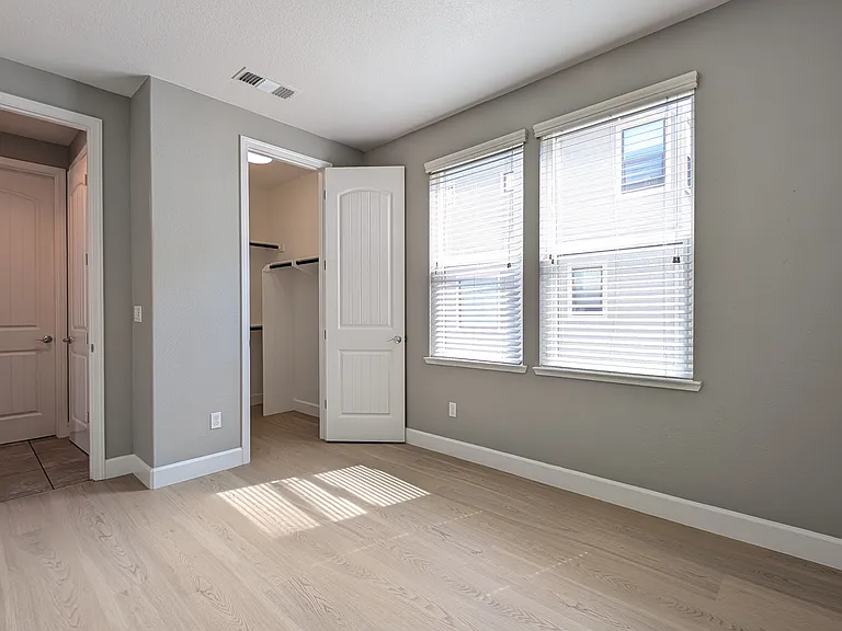 2111 Jubilee Dr — Photo 10