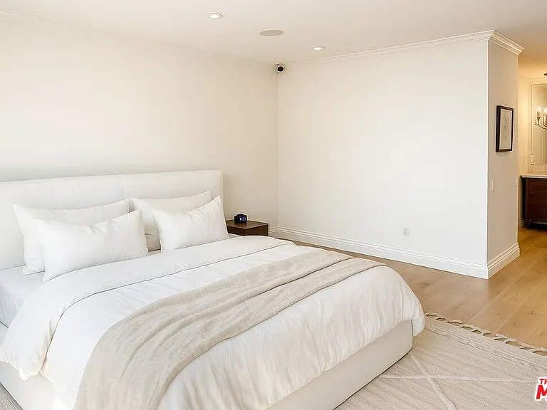 2385 Roscomare Rd #D3 — Photo 18