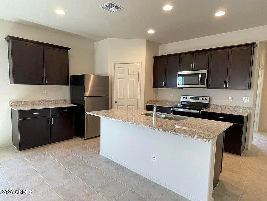 4 bed, 2.0 bath, 2137 sqft, $2,350 — Photo 4