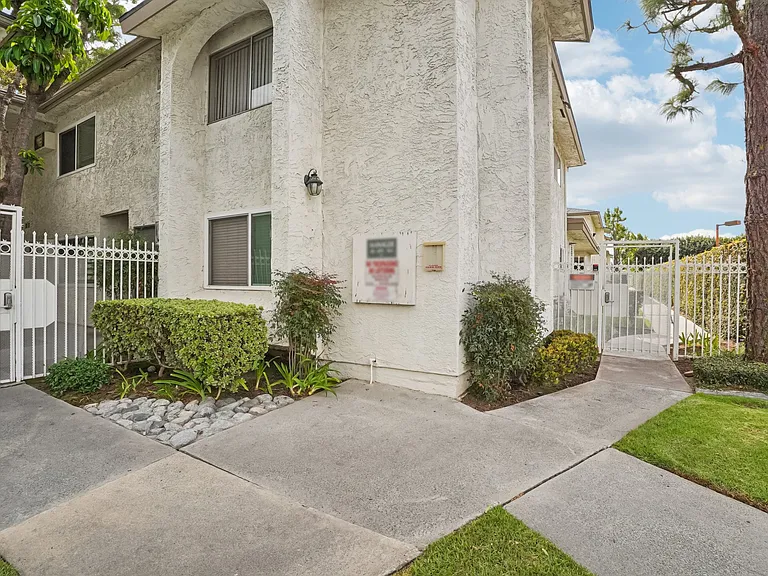 Granada Court — Photo 15