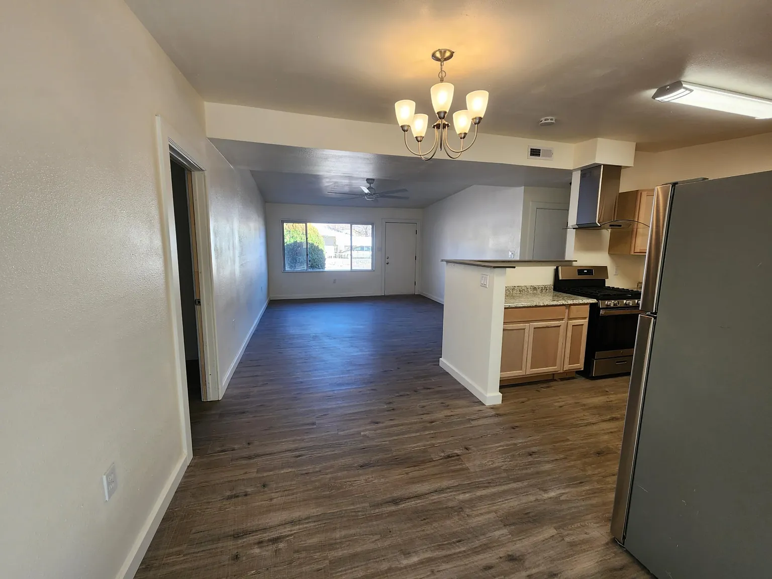 4 bed, 1400 sqft, $1,850 — Photo 2