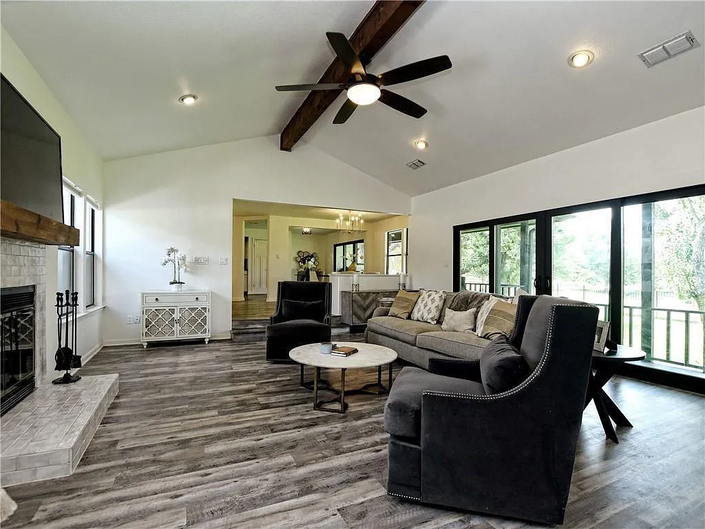 3 bed, 2.0 bath, 2097 sqft, $4,200 — Photo 3