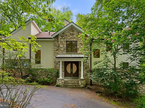 10701 Sycamore Springs Ln, Great Falls, VA 22066