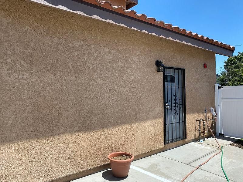 1st image of 1439 Larchwood Ave #3
