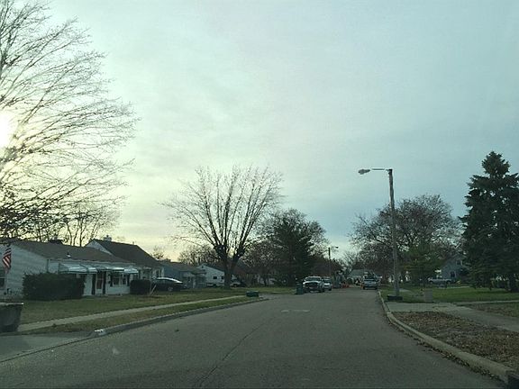 4th image of 400 Yarmouth Ln