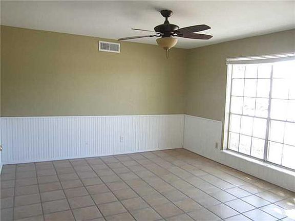 4th image of 2211 Trawood Dr