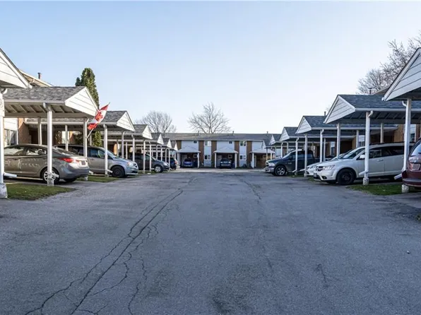 125 Limeridge Rd W, Hamilton, ON L9C 2V3