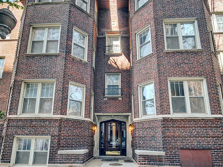 3501 N Pine Grove Ave — Photo 4