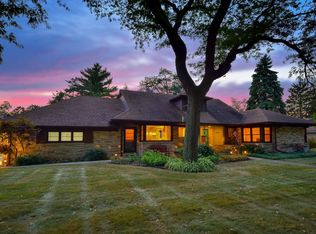 835 N Webster St, Naperville, IL 60563