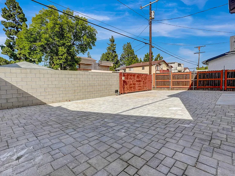 17095 Kingsbury St — Photo 17