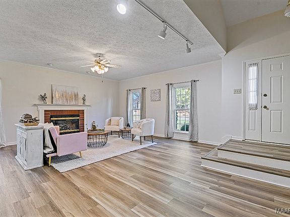 5th image of 1209 Kingston Green Dr