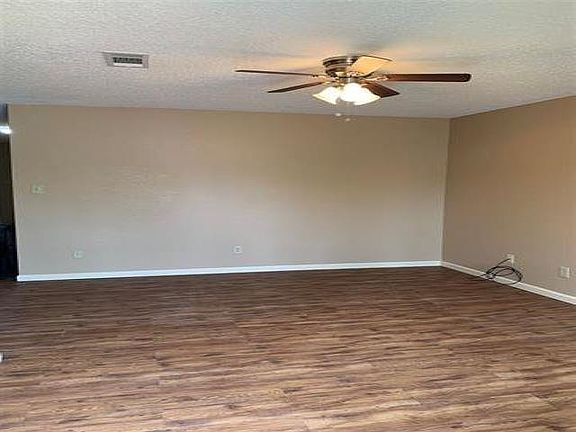 3rd image of 801-803 885th W #38