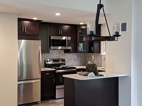 3rd image of 128 Croton Ave