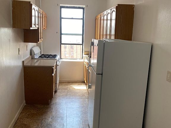 2nd image of 3204 Holland Ave #H