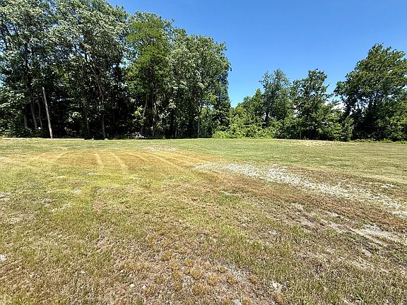 3rd image of 400 Meadowbrook Rd