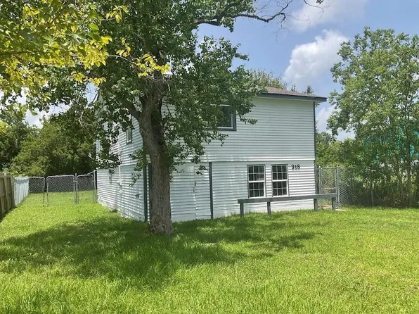 318 10th St, San Leon, TX 77539