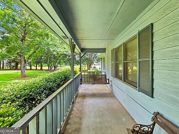 4th image of 413 Kelly Rd