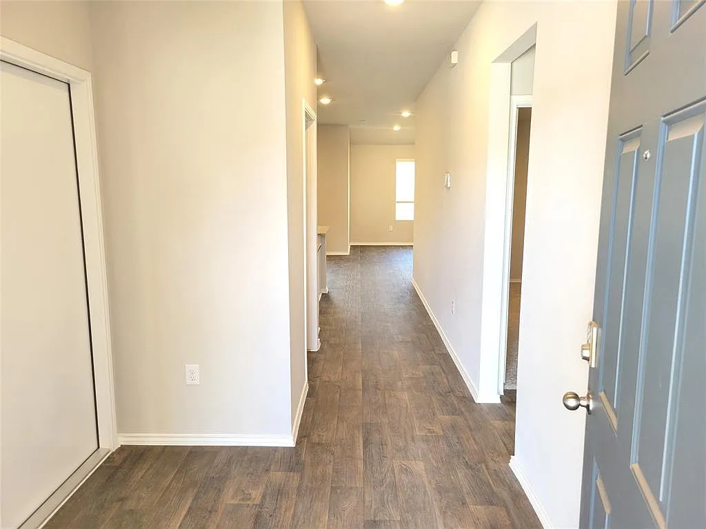 3 bed, 2.0 bath, 1574 sqft, $2,200 — Photo 3