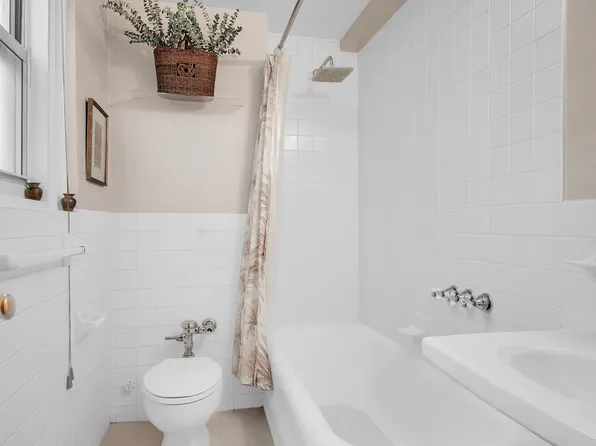 434 East 52nd Street 6A image 10 of 11