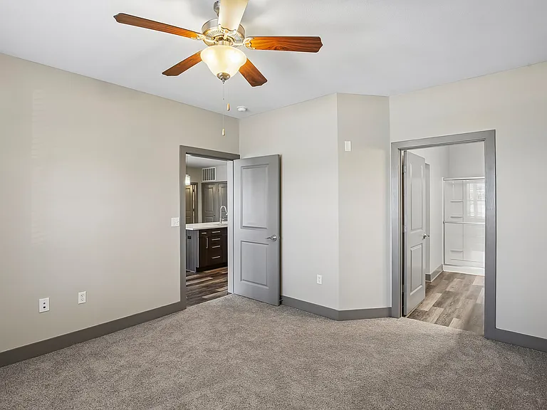 Summit Square — Photo 52