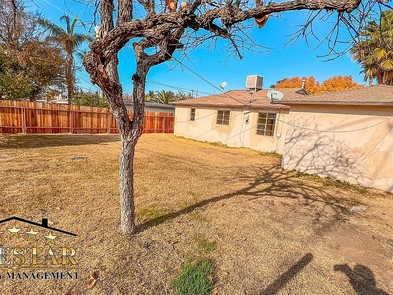 2105 Del Amo Way — Photo 15