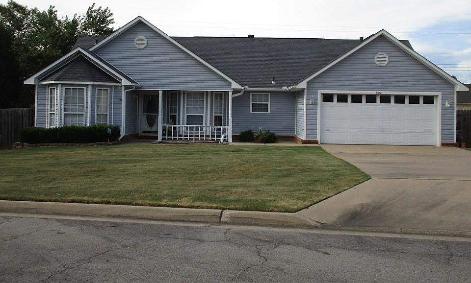 1st image of 802 Boulder Dr