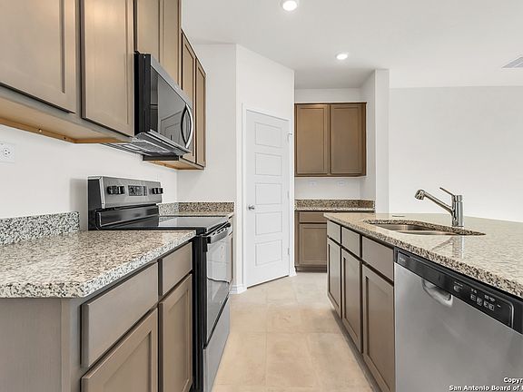 5th image of 12922 JEOPARDY AVENUE