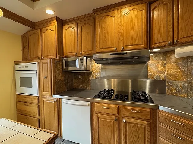 129 S Maple St — Photo 13