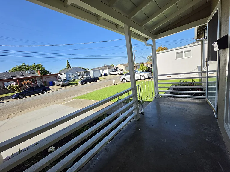 1086 Mersey Ave — Photo 6