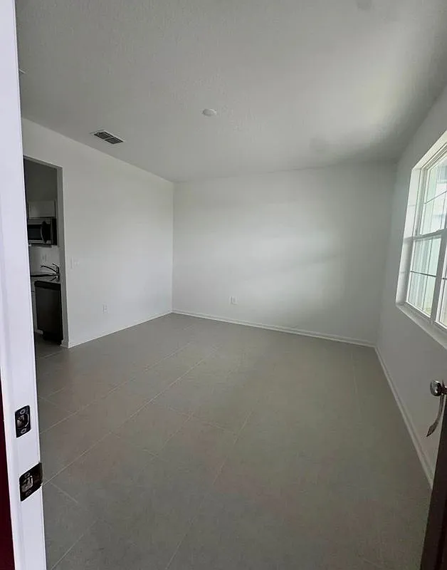 1 bed, 1.0 bath, 500 sqft, $1,400 — Photo 2