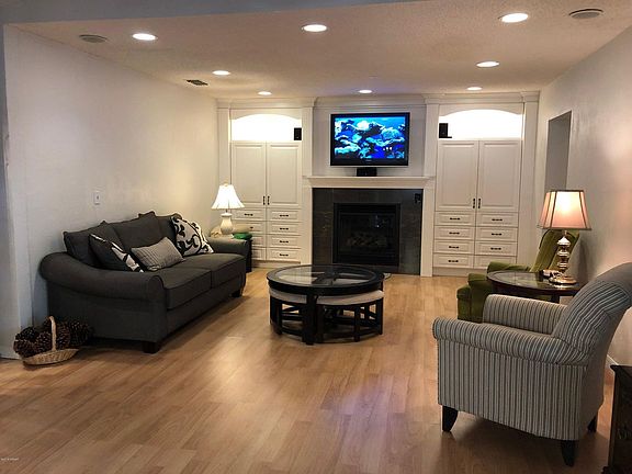 2nd image of 6105 Everglades Dr